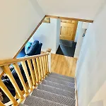 Pass The Keys Stylish Mumbles Getaway-Parking Heart Of Village