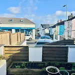 Pass The Keys Stylish Mumbles Getaway-Parking Heart Of Village