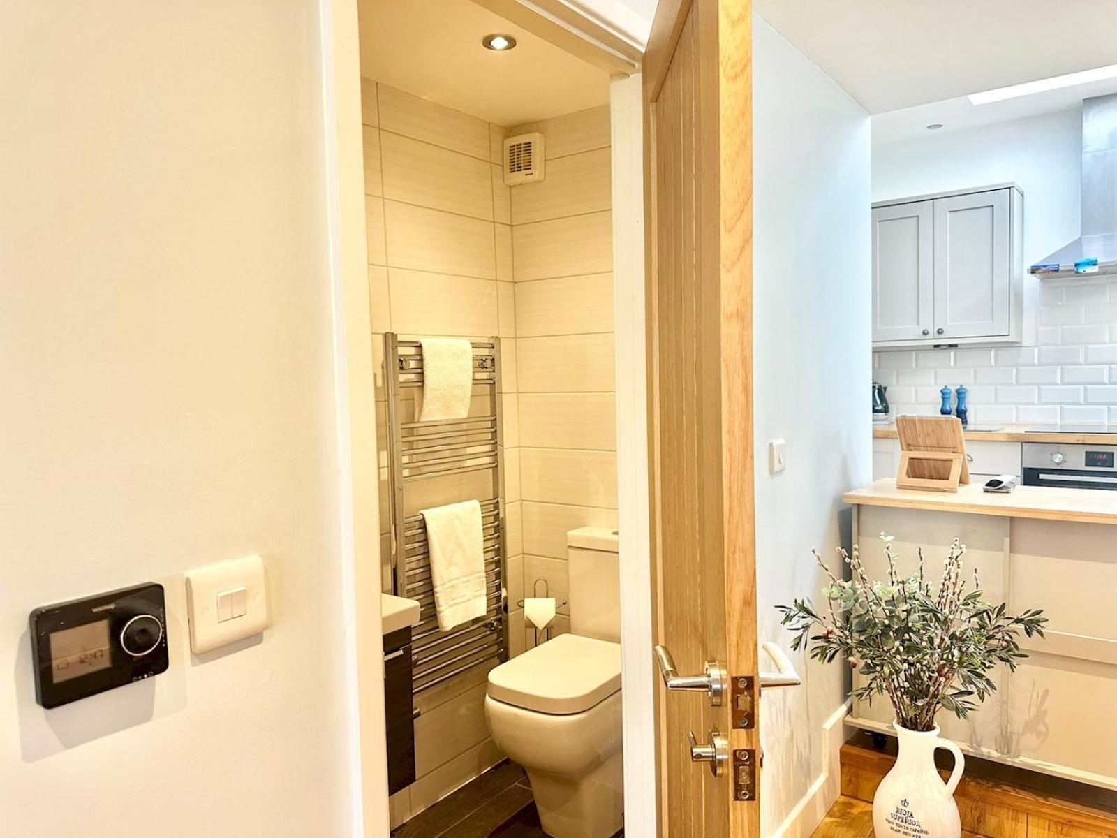Pass The Keys Stylish Mumbles Getaway-parking Heart Of Village Holiday home Swansea