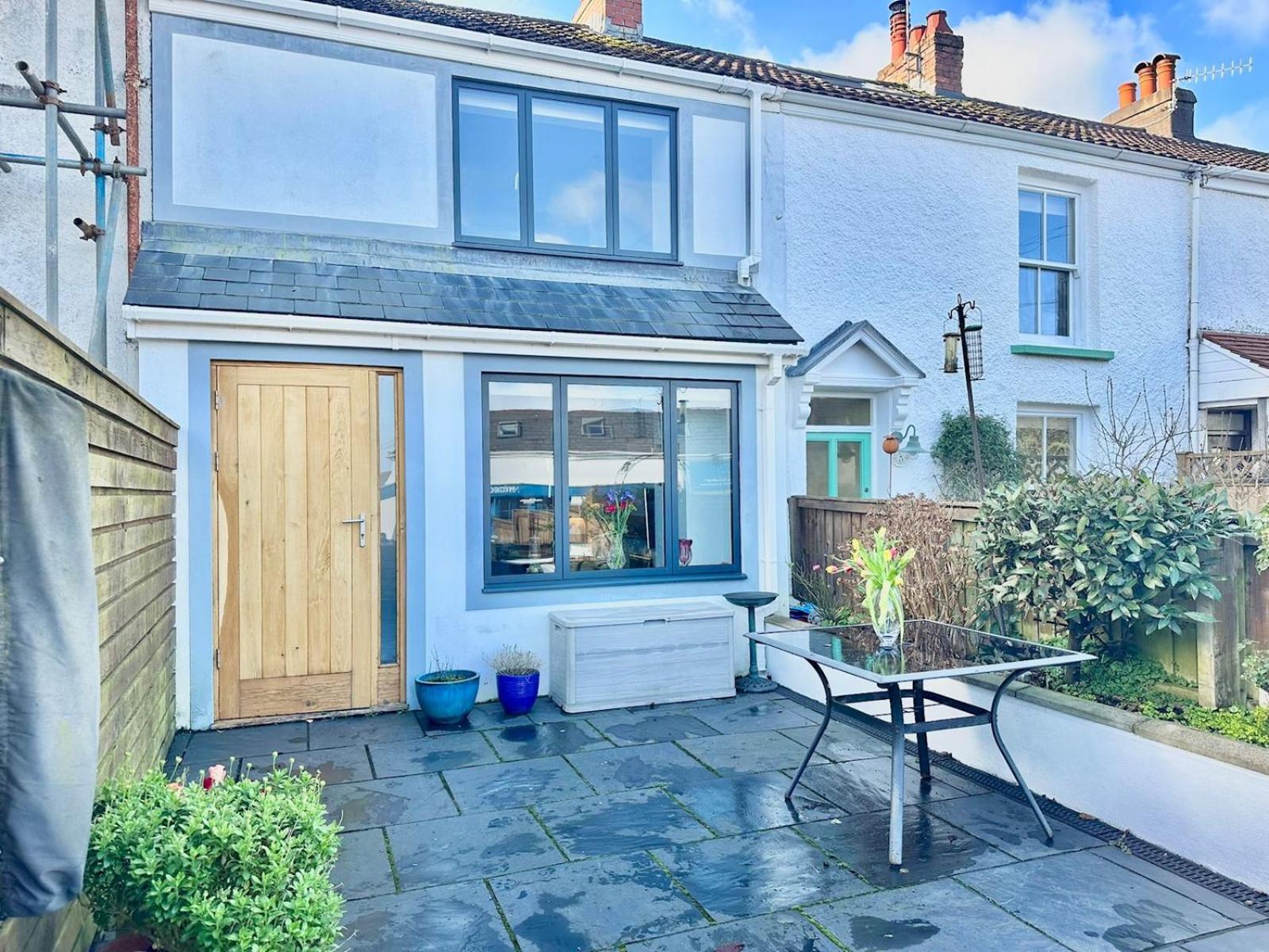 Pass The Keys Stylish Mumbles Getaway-parking Heart Of Village * Swansea