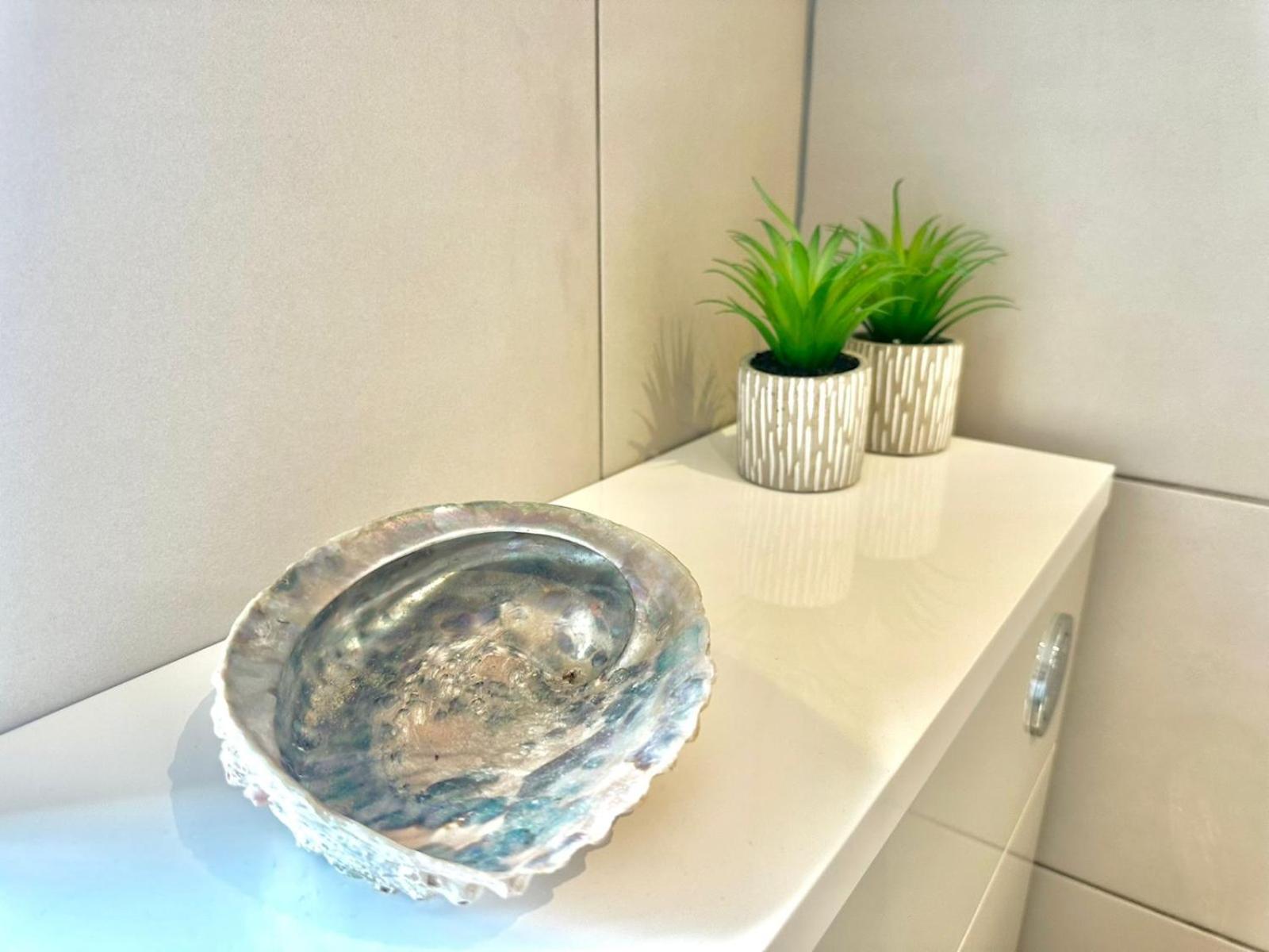 Pass The Keys Stylish Mumbles Getaway-parking Heart Of Village Holiday home *