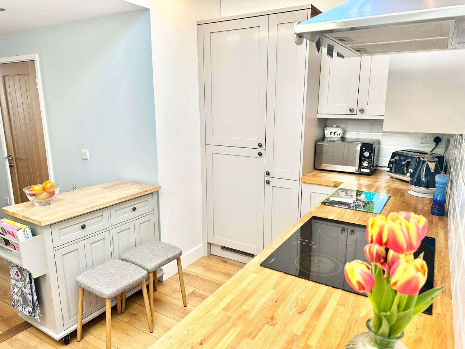 Pass The Keys Stylish Mumbles Getaway-parking Heart Of Village * Swansea