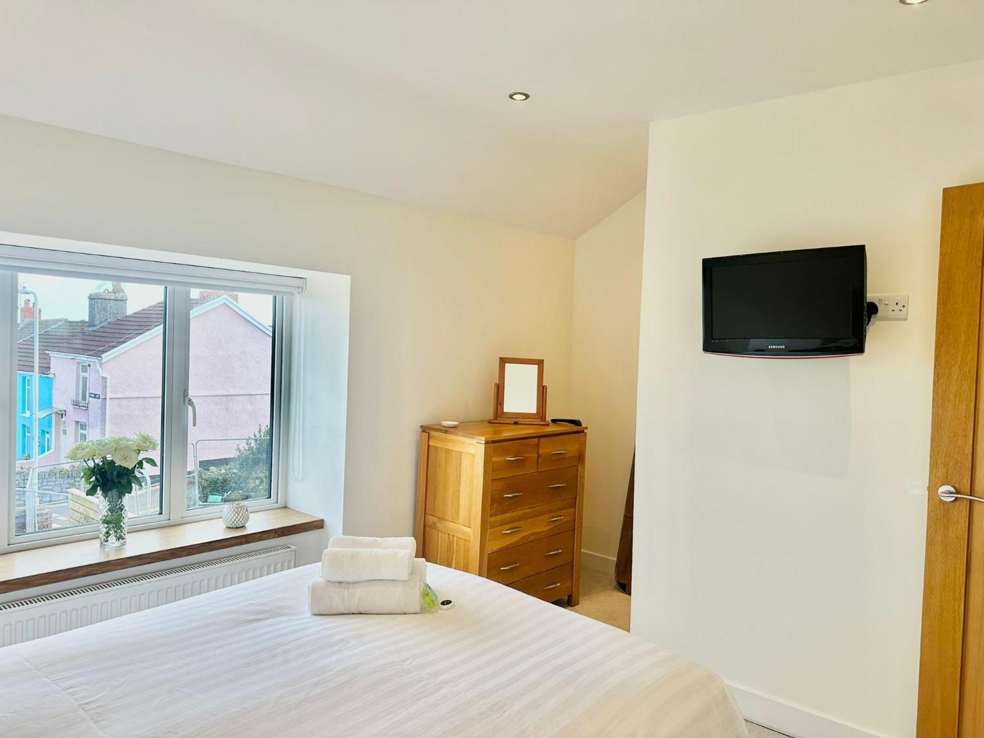 Holiday home Pass The Keys Stylish Mumbles Getaway-parking Heart Of Village