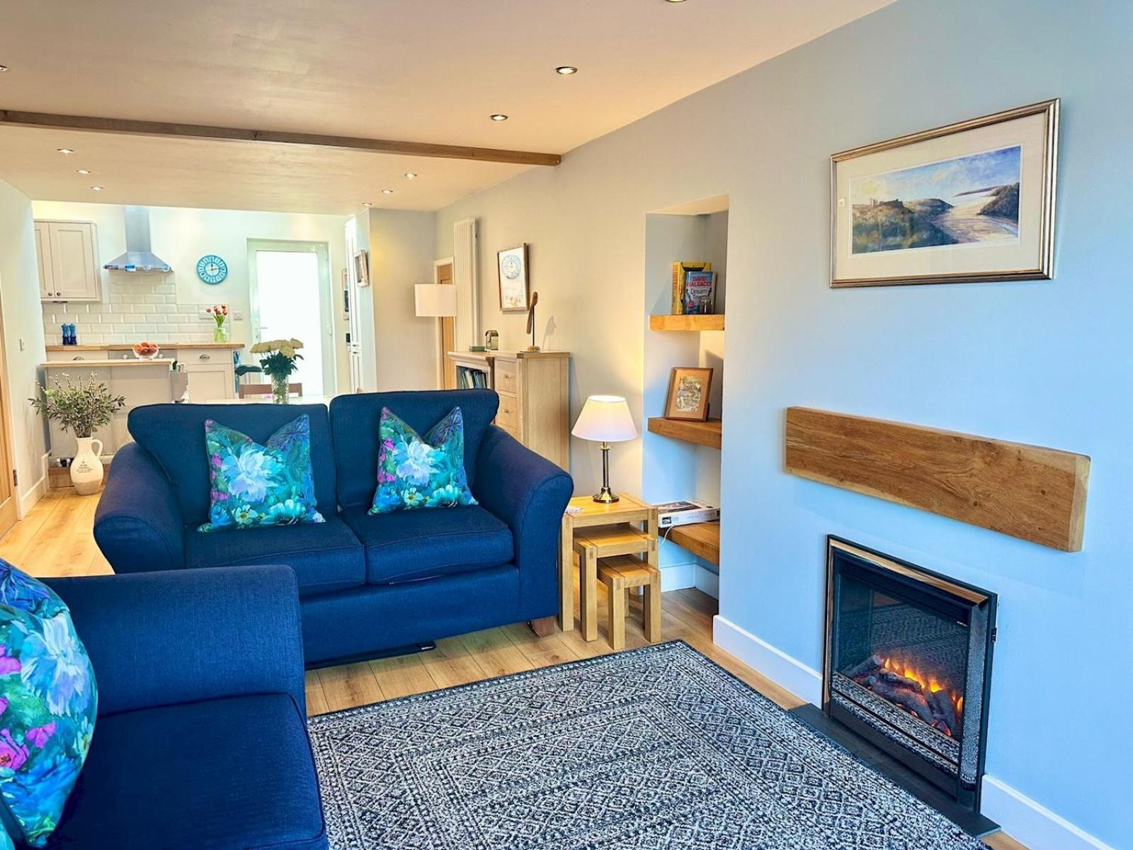 Pass The Keys Stylish Mumbles Getaway-parking Heart Of Village Holiday home