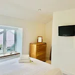 Pass The Keys Stylish Mumbles Getaway-Parking Heart Of Village