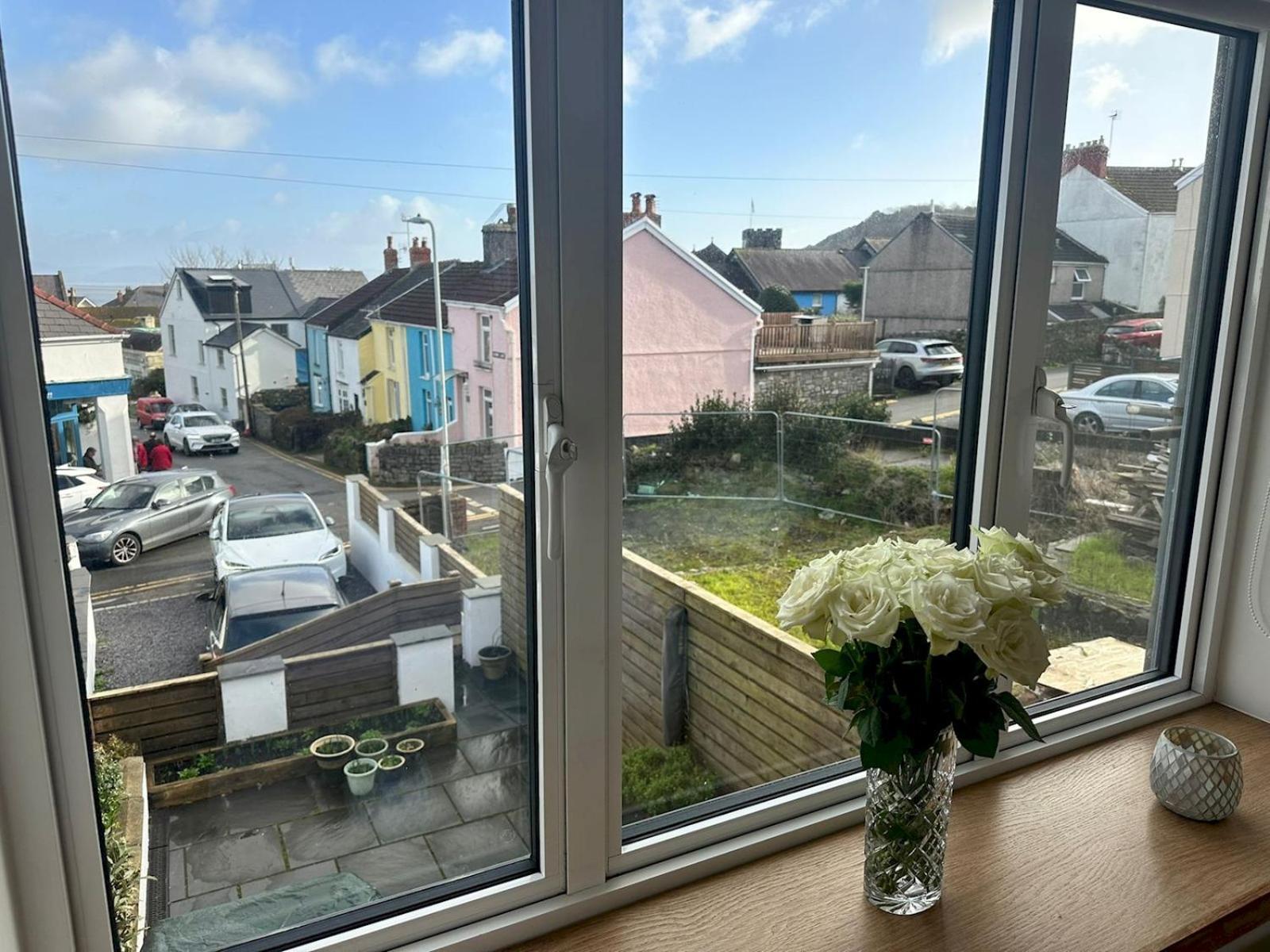 Pass The Keys Stylish Mumbles Getaway-parking Heart Of Village