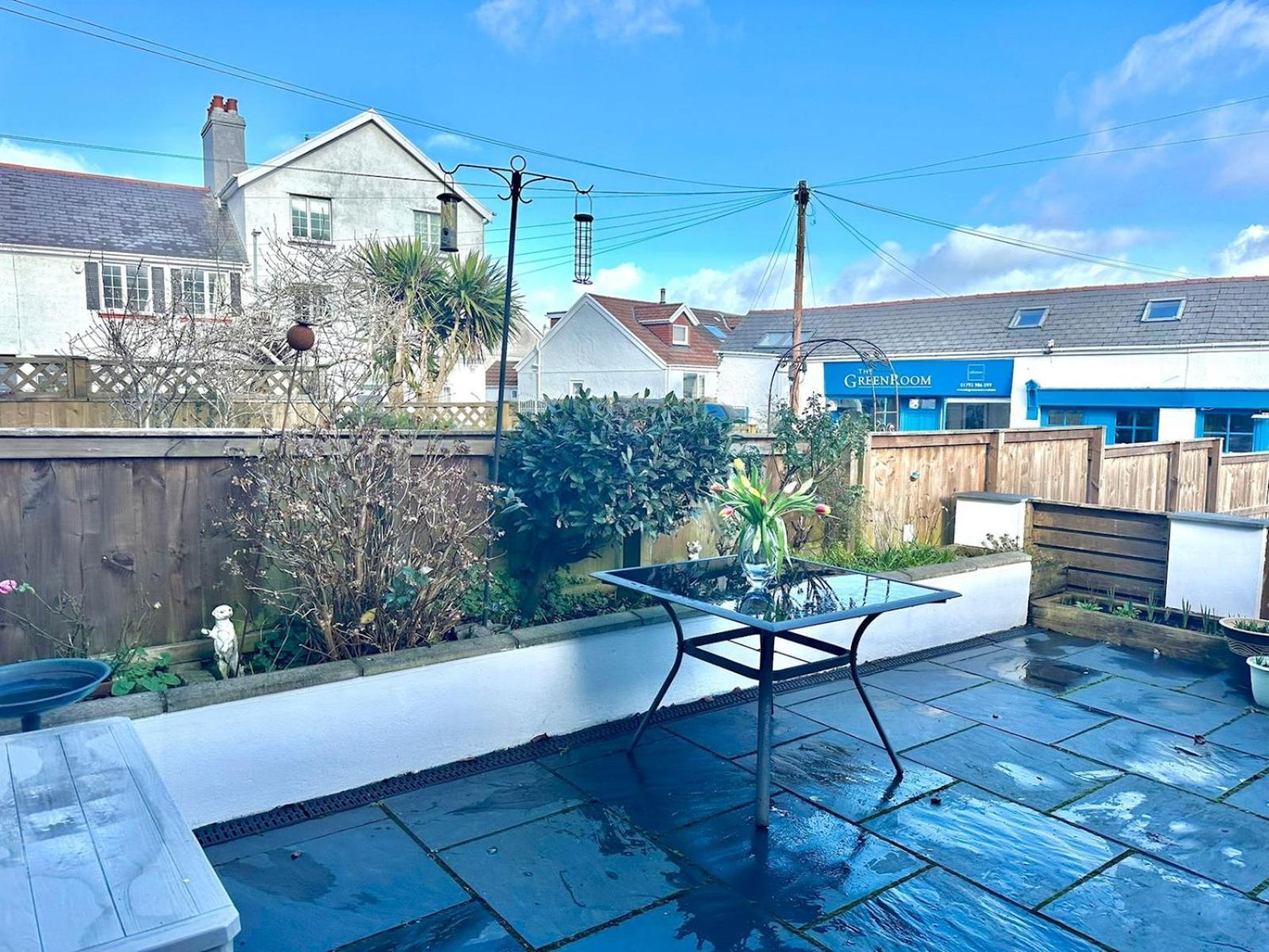 Pass The Keys Stylish Mumbles Getaway-parking Heart Of Village * Swansea