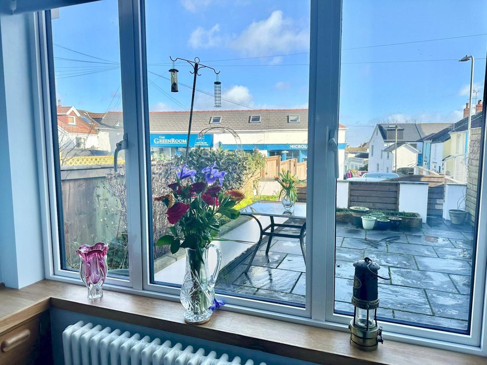 Pass The Keys Stylish Mumbles Getaway-parking Heart Of Village Holiday home Swansea