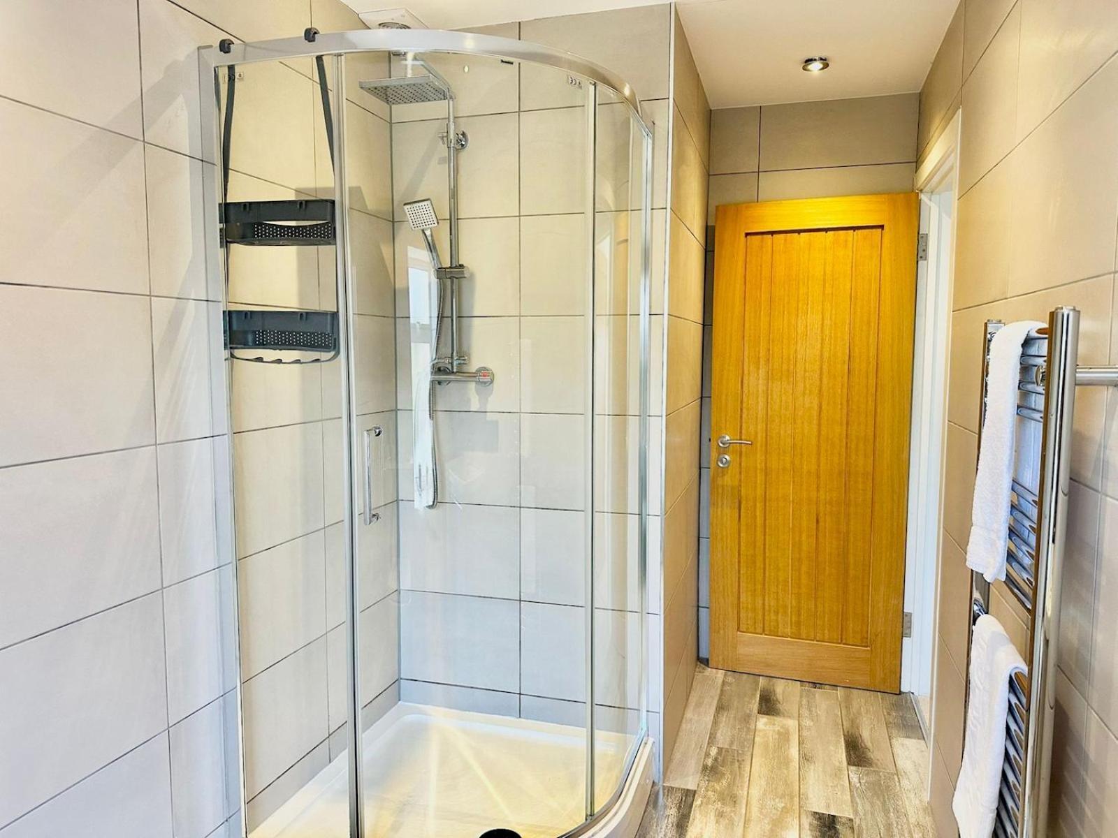 Pass The Keys Stylish Mumbles Getaway-parking Heart Of Village Holiday home