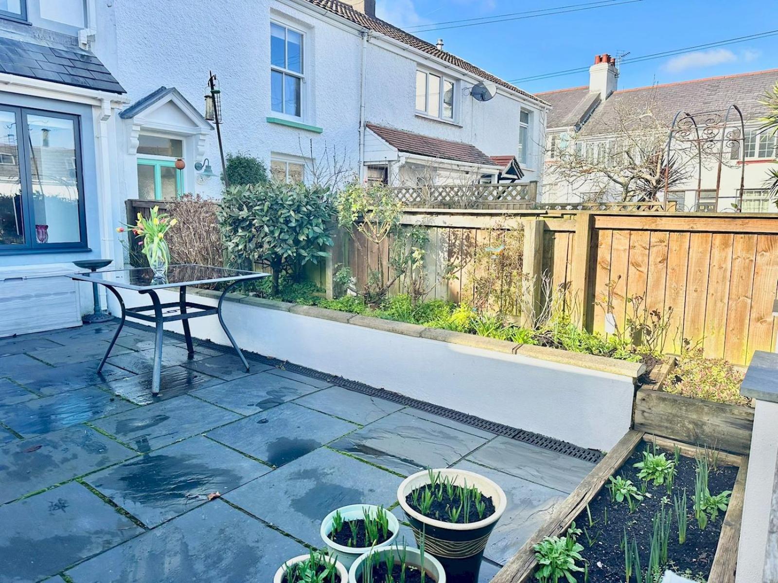 Pass The Keys Stylish Mumbles Getaway-parking Heart Of Village Swansea