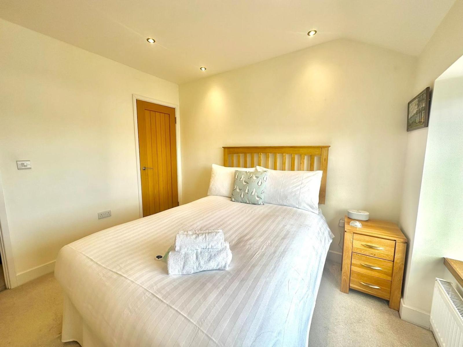 Pass The Keys Stylish Mumbles Getaway-parking Heart Of Village * Swansea