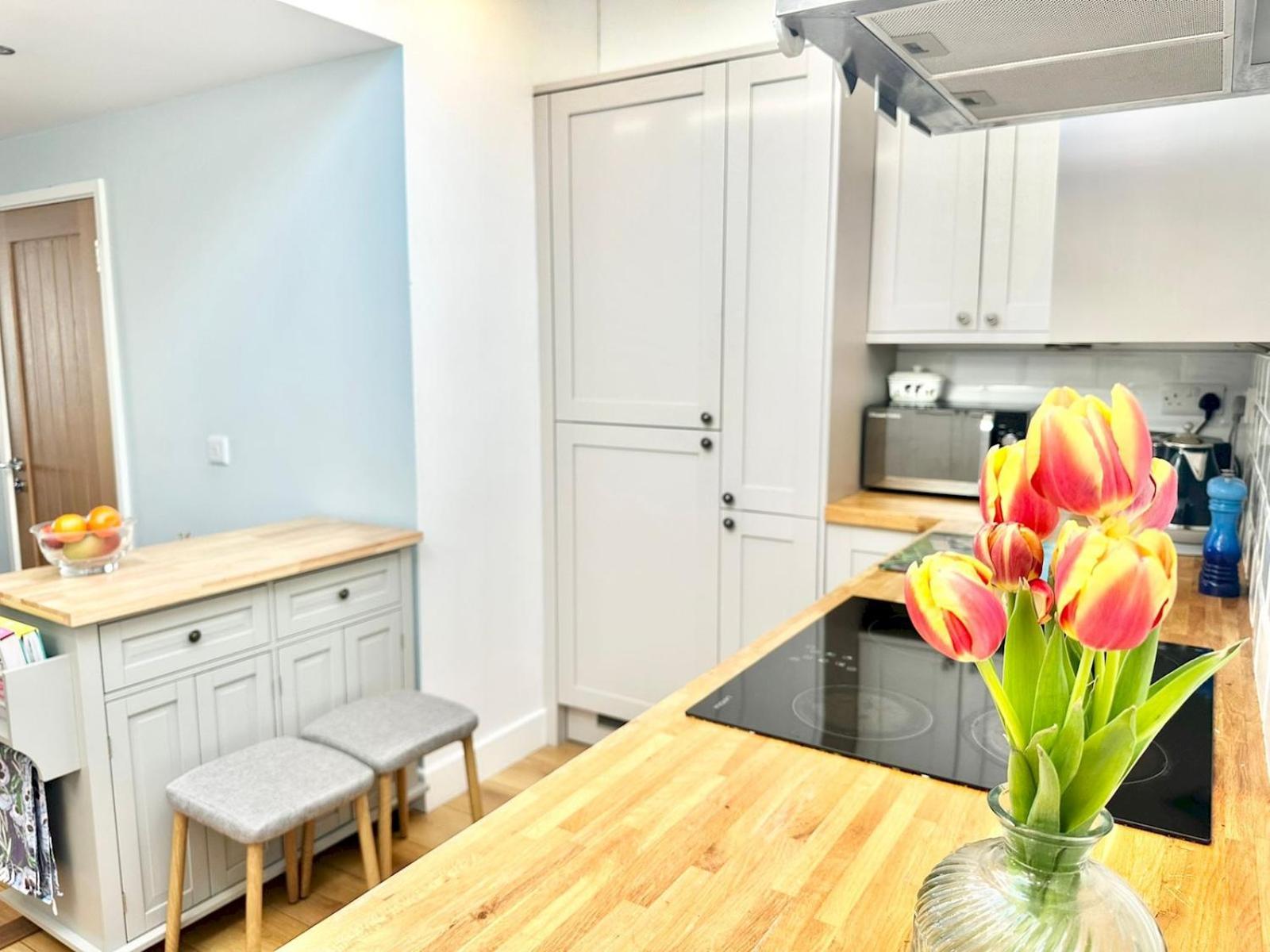 Pass The Keys Stylish Mumbles Getaway-parking Heart Of Village