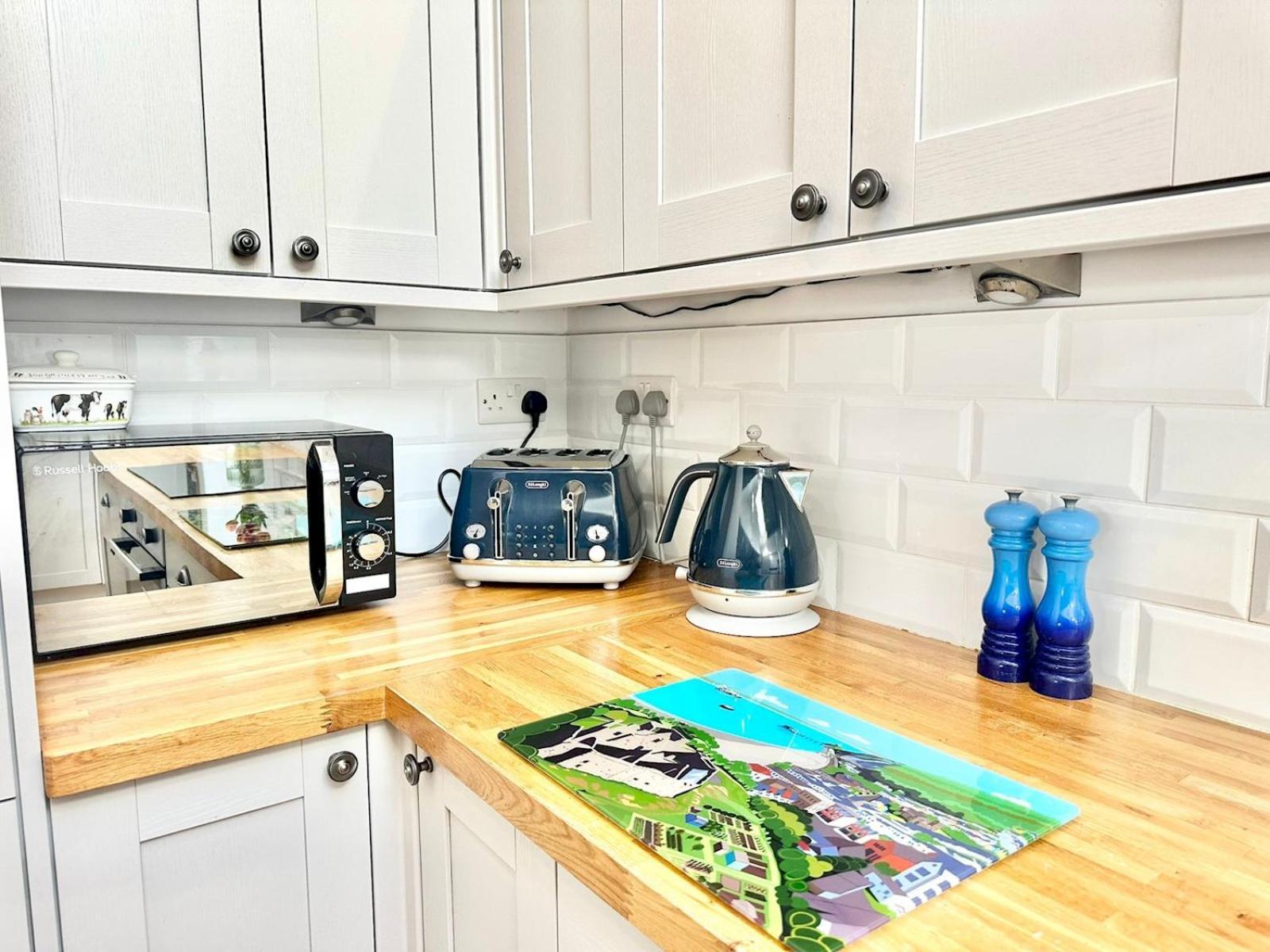 Pass The Keys Stylish Mumbles Getaway-parking Heart Of Village Swansea