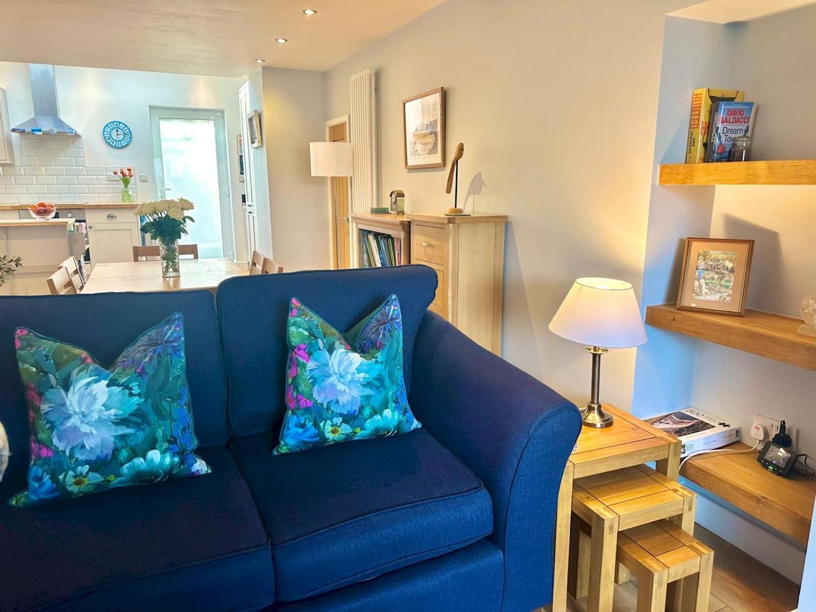 Pass The Keys Stylish Mumbles Getaway-parking Heart Of Village * Swansea