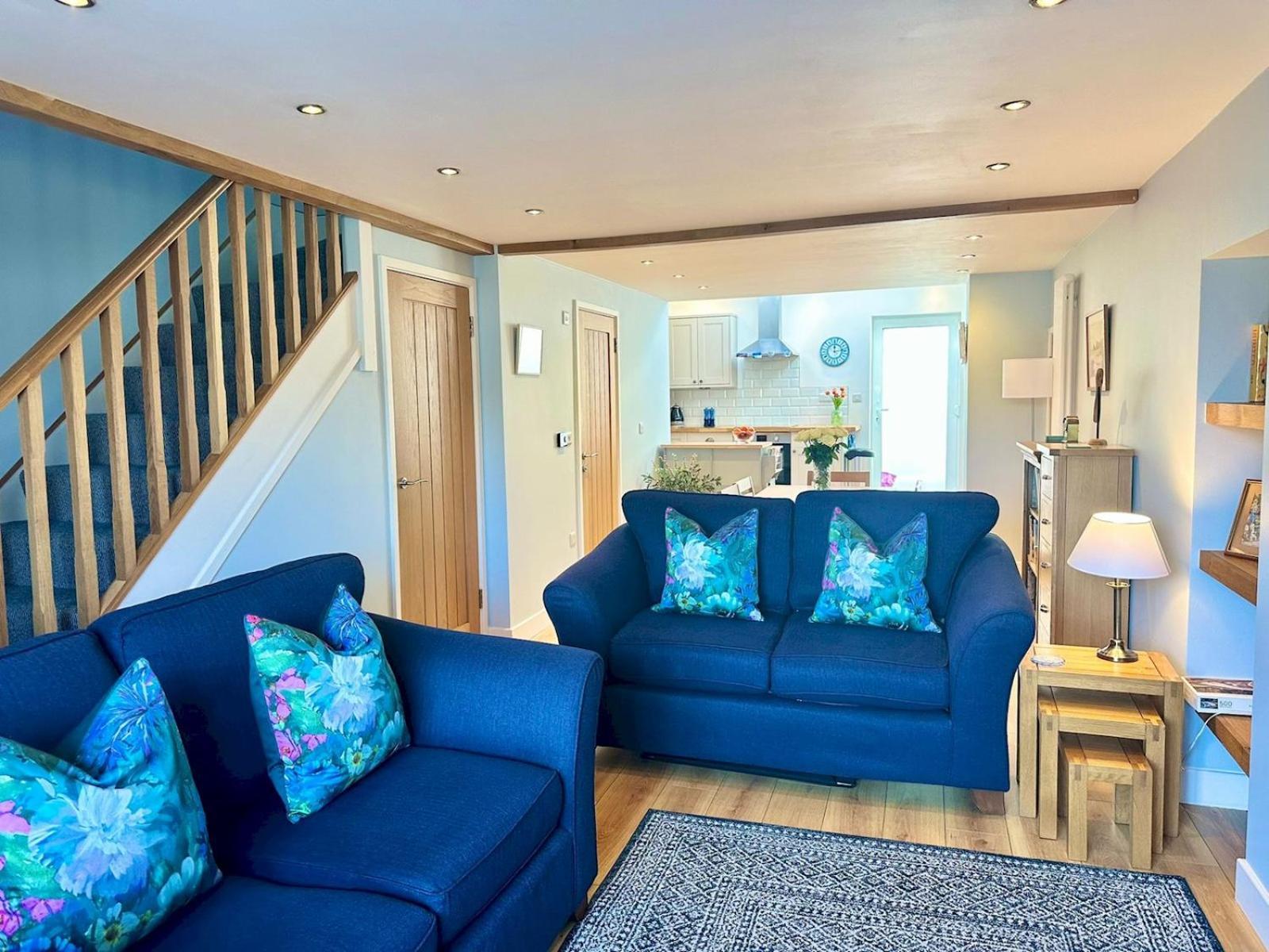 Pass The Keys Stylish Mumbles Getaway-parking Heart Of Village * Swansea