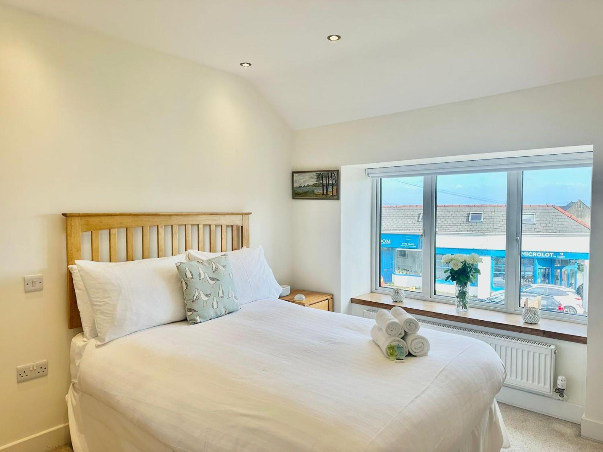 Pass The Keys Stylish Mumbles Getaway-parking Heart Of Village Holiday home Swansea